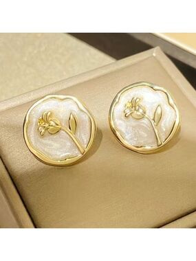 Roses elegant floral 14K gp rounded earrings